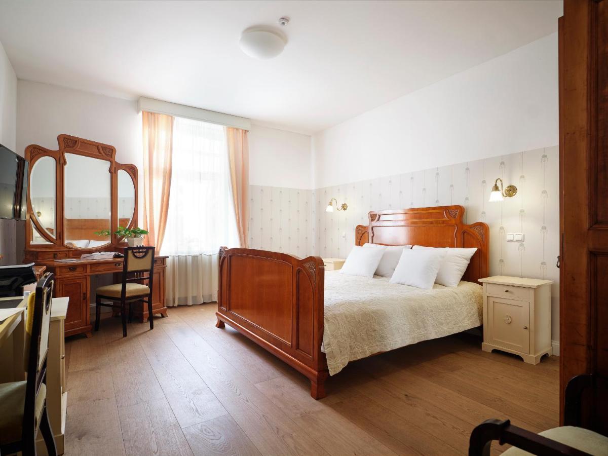Villa Ammende Restaurant And Hotel Parnu Exterior photo A room at the hotel
