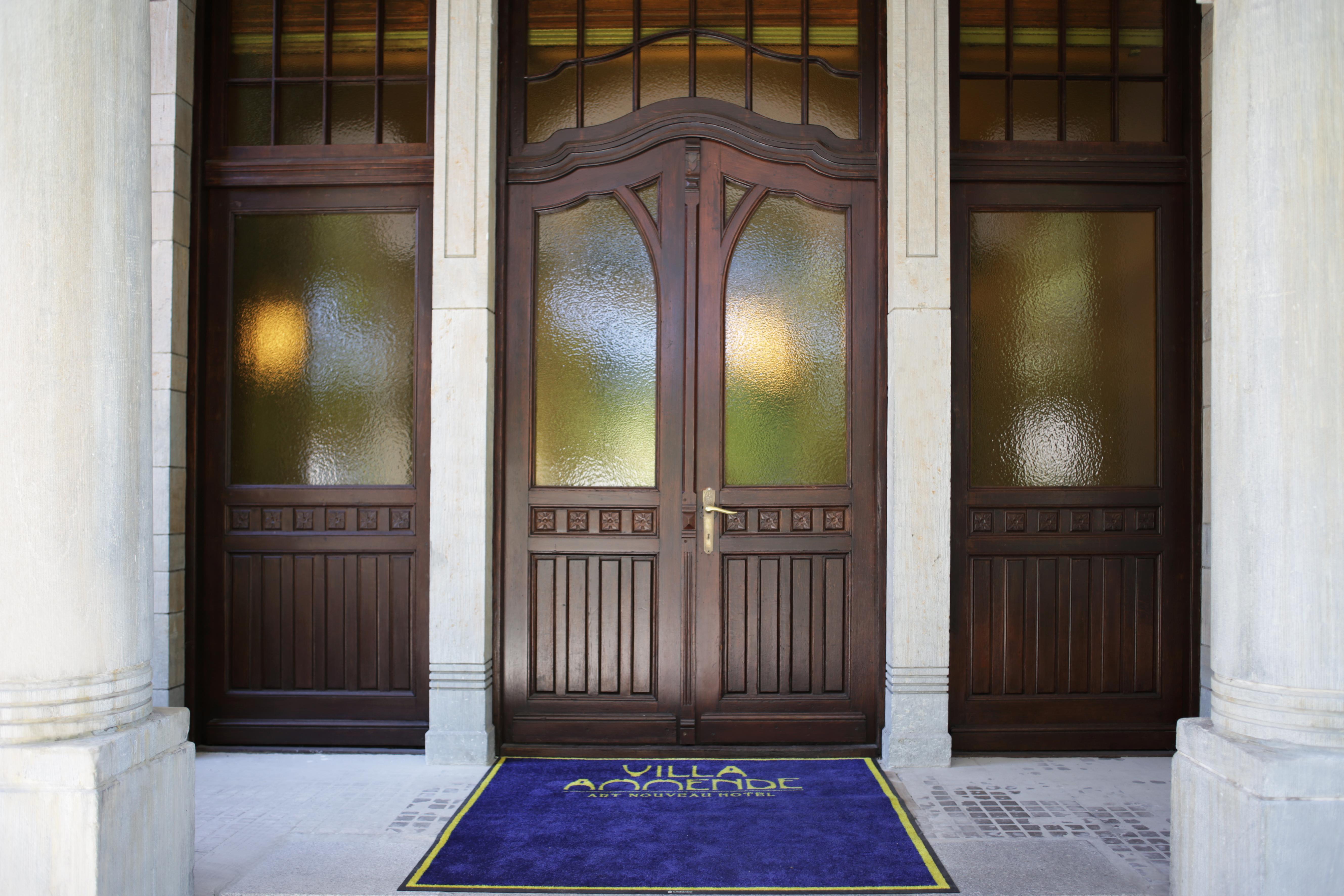 Villa Ammende Restaurant And Hotel Parnu Exterior photo Entrance to the hotel